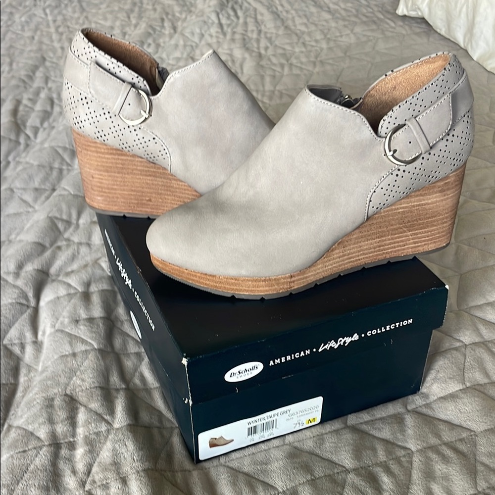 NEW Dr. Scholl's Gray Wedge Booties with Cork Heel - Picture 3 of 4